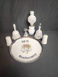 lot 94 image: 25th Anniversary Glass Set