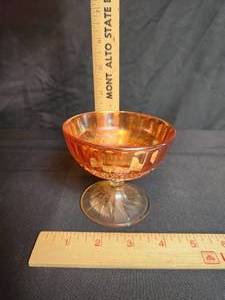 lot 97 image: Jeannette Carnival Glass Dish 3 12