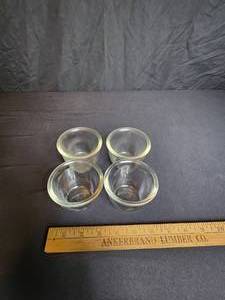 lot 103 image: 4 vintage Pyrex Small Dishes