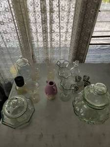 lot 142 image: Glass items and jar