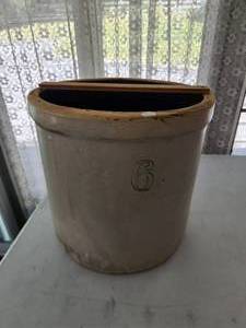 lot 19A image: Old 6 Gallon Crock