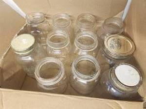 lot 146 image: Lot of atlas jars