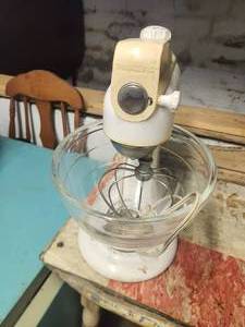 lot 148 image: Vintage Kitchen Aid Mixer