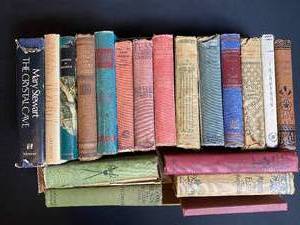 lot 90 image: Jonathan Swifts Gullivers Travels and Aesops Fables books