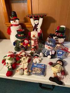 lot 104 image: Snowmen Lot #1