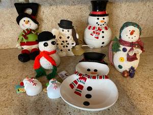 lot 106 image: Snowmen Lot #2
