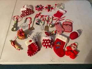 lot 109 image: Lot of Christmas Ornaments #1