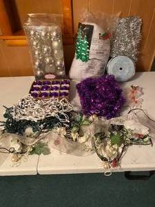 lot 118 image: Lot of Christmas Decorations with Tub