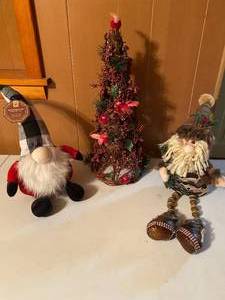 lot 107 image: Christmas Gnomes Lot