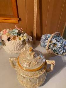 lot 136 image: Lot of Glass BasketsDish