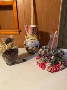 lot 137 image: Assorted Vases Lot