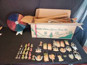 lot 1 image: Vintage Aluminum Christmas Tree with Color Wheel and Vintage working candle clips and ornaments