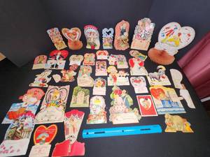 lot 25 image: Large lot of movable valentine cards era 1920s ( A)