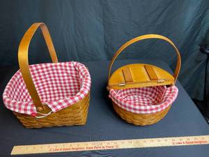 lot 146 image: Red and White Checkered Basket Set