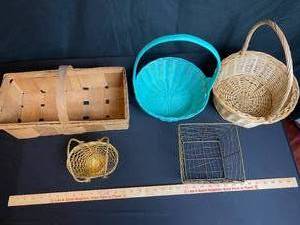 lot 152 image: Lot of Baskets 2