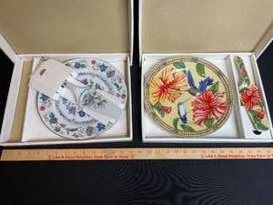 lot 154 image: Lot of 2 Cake PlatesServers