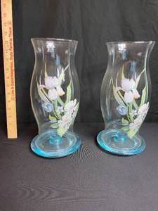 lot 156 image: Lot of 2 Glass Candle Holders (Floral Pattern)