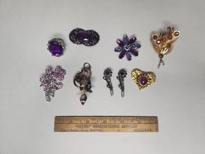 lot 39 image: lot of 9 Purple Brooches  Pins