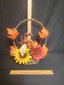 lot 101 image: Fall Basket 15 tall