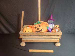 lot 112 image: Fall dcor items in a wooden wagon