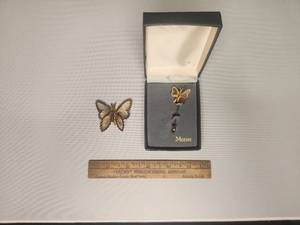 lot 28 image: Monet Pins  Brooches