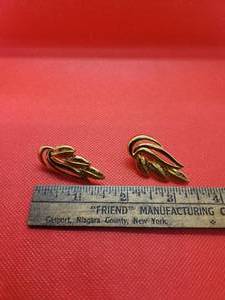lot 43 image: J S Vintage Clip on earrings
