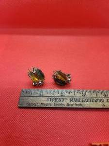 lot 52 image: Yellow Tint  green Vintage Lisner wind on  clip on earrings