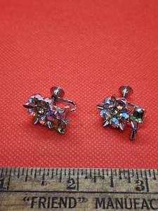 lot 54 image: Lisner Clip on  wind on earnings