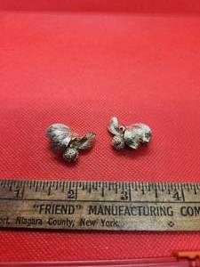 lot 55 image: Lisner Clip on earings