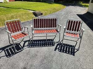 lot 117 image: Classic Lawn Chair Set