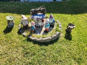 lot 122 image: Lot of yard ornaments Nomes and others