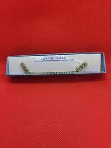 lot 13 image: Beautiful Vintage Sweater Guard in Box