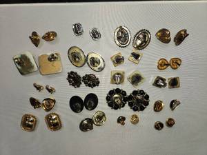 lot 63 image: Lot of 20 vintage pairs of clip on earrings faux gems and related