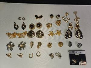 lot 64 image: lot of 20 pairs of Vintage Costume Jewelry gold and silver toned clip on