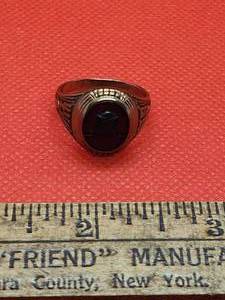 lot 8 image: 1944 Class Ring 10 Karat