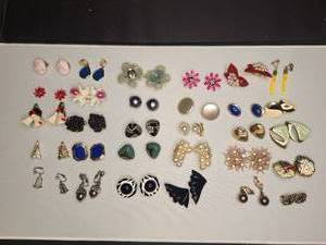 lot 66 image: Lot of 30 pairs of clip on earrings Vintage Costume jewelry