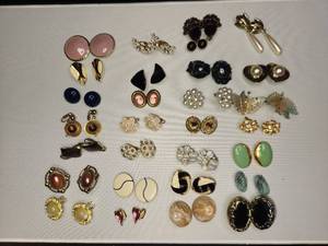 lot 68 image: Lot of 28 pairs of clip on on earrings Vintage Costume Jewelry