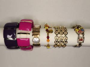 lot 73 image: Lot of 6 costume jewelry bracelets