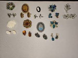 lot 75 image: Lot of Matching Pins and Clip on earrings