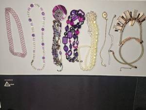 lot 86 image: 8 costume jewelry necklaces various makers