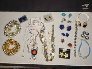lot 87 image: Lot off assorted costume jewelry