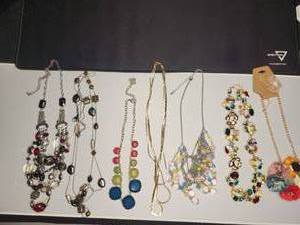 lot 88 image: lot of 7 beautiful costume jewelry necklaces