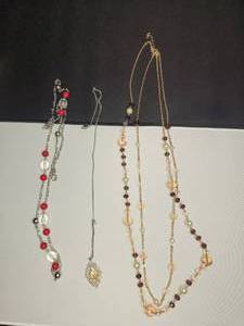 lot 90 image: lot of 3 necklaces vintage