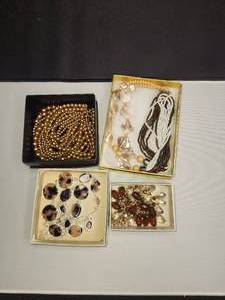 lot 91 image: Lot of Brown accent costume jewelry