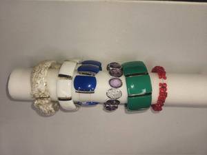 lot 76 image: Lot of 6 costume jewelry bracelets