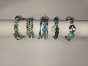 lot 77 image: Lot of 5 Turquoise and blue  silver tone bracelets