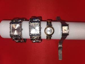 lot 94 image: Lot of 4 watches