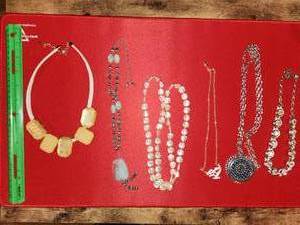 lot 148 image: Lot of 6 necklaces various lengths
