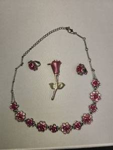 lot 145 image: Rose necklace, clip on earrings, and rose pin