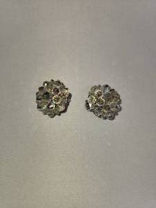 lot 146 image: Laguna Clip on earing set